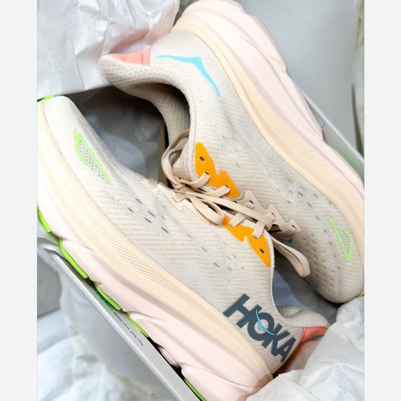 HOKA 👟🩷 Clifton 9 Vanilla Astral running shoe sneakers NWT NIB - Picture 11 of 13